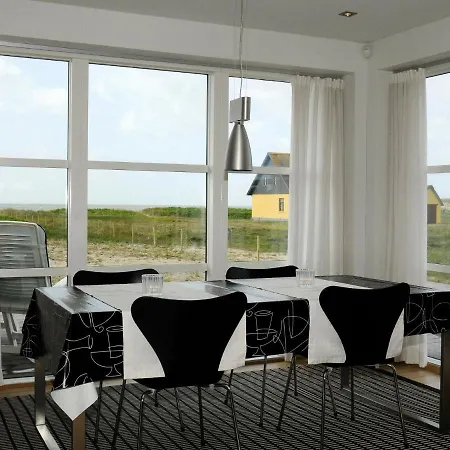 Ferienhaus Three-bedroom Holiday In 40 *