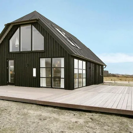 Three-bedroom Holiday In 40 Blåvand